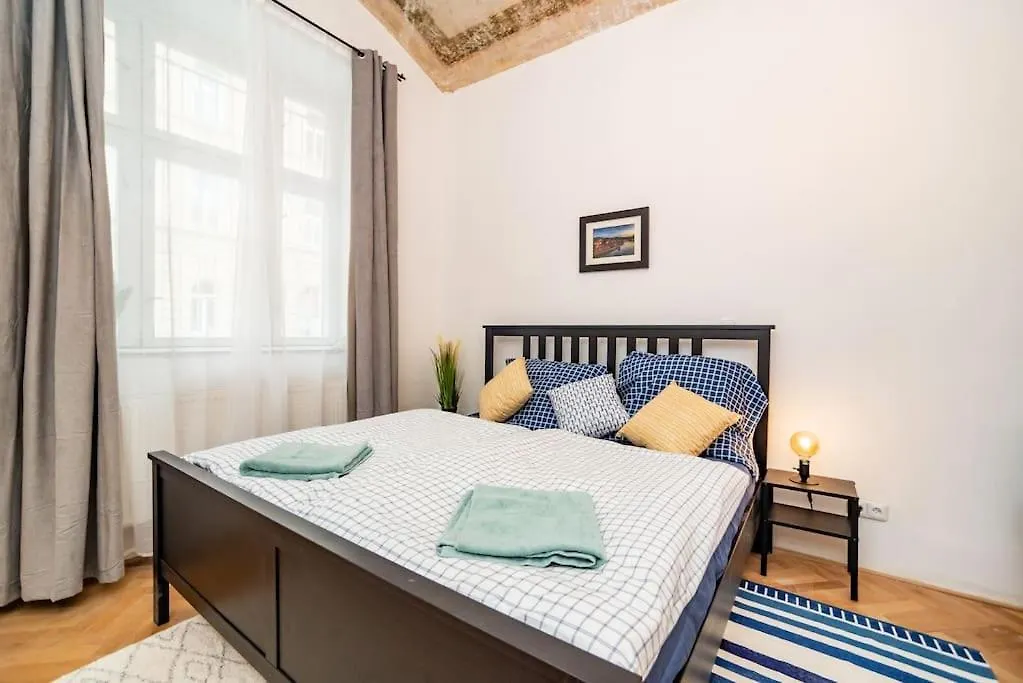 Apartamento Cosy, Retro-Styled Flat In Beautiful Zizkov Praga