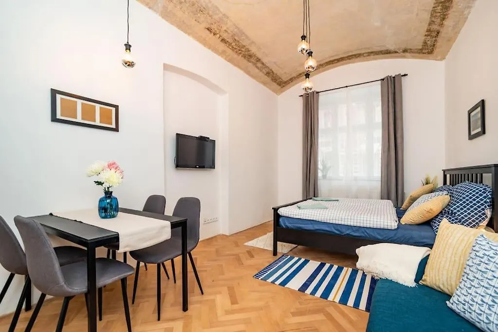 Apartamento Cosy, Retro-Styled Flat In Beautiful Zizkov Praga
